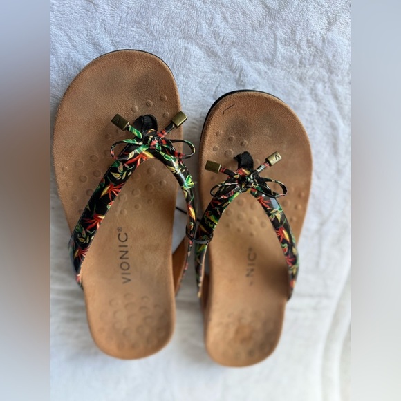 Vionic Bella IIWomen's Floral Toe Post Flip Flop Sandals Size 8 podiatric disign - Picture 9 of 13